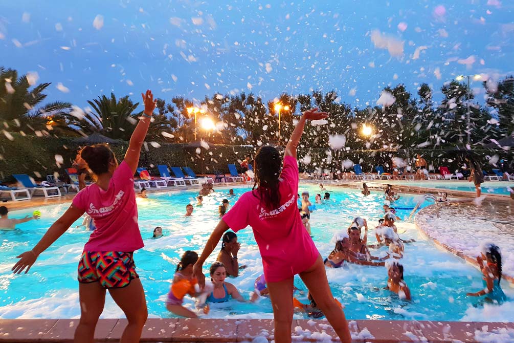 location vacances azureva saint cyprien animation piscine